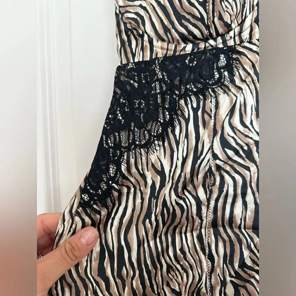 Guess Women's Black and Gold Corset Bustier Size Medium - Picture 4 of 8